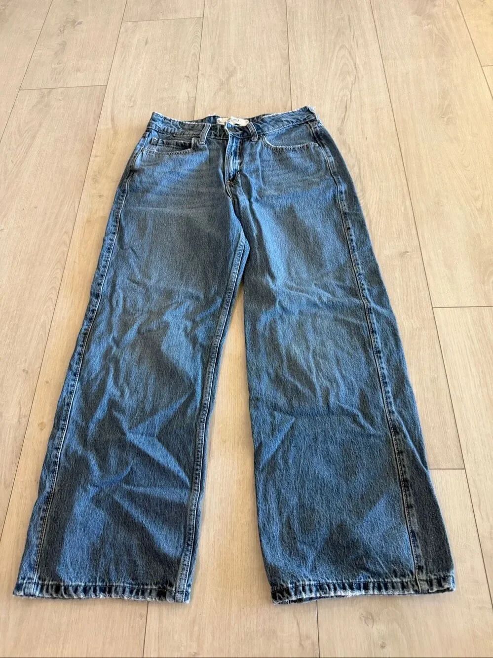 Hollister high rise baggy women’s jeans size 28 short